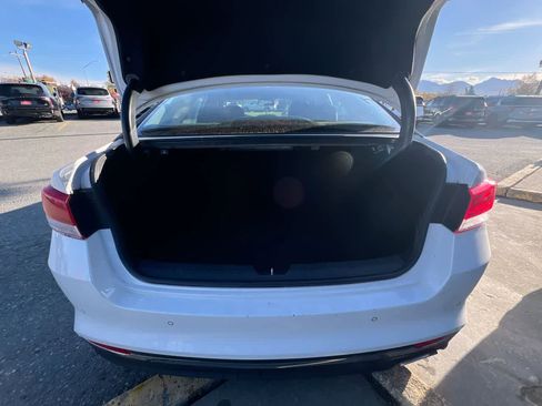 Used 2018 Kia Optima LX image 25