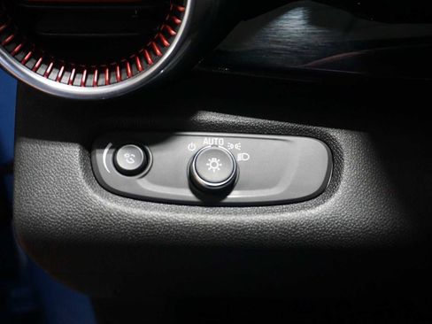 Used 2024 Chevrolet Trax RS w/ Sunroof Package image 25