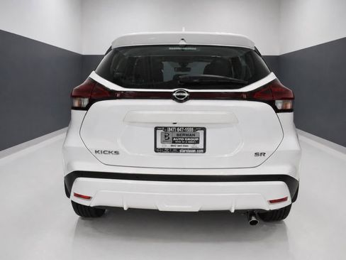 Certified 2022 Nissan Kicks SR w/ Interior Electronics Package FWD image 9