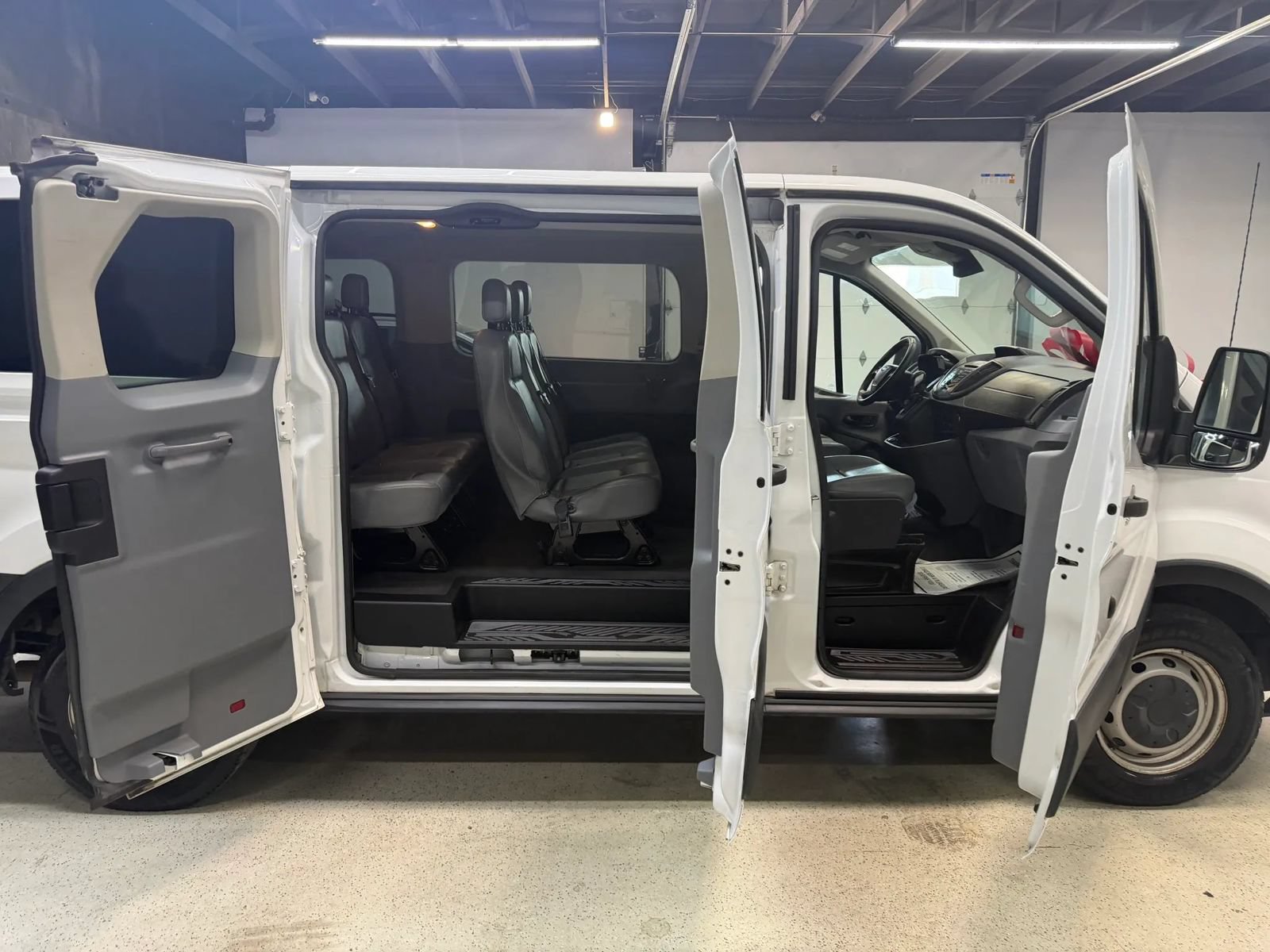 Used 2018 Ford Transit 150 XL RWD image 11