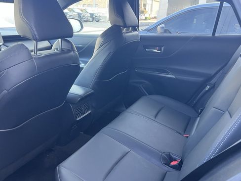 Used 2022 Toyota Venza XLE image 8