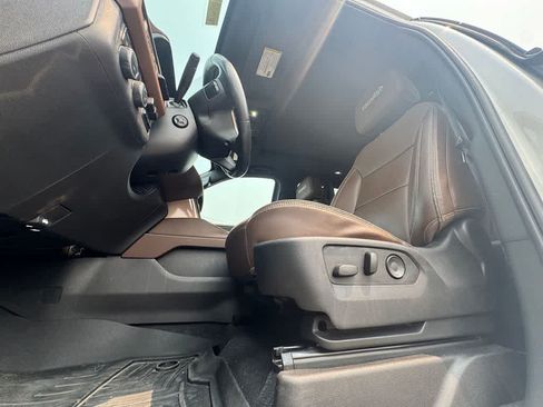Used 2021 Chevrolet Tahoe High Country AWD/4WD image 19