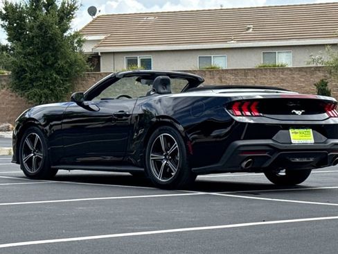 Used 2025 Ford Mustang Convertible RWD image 3