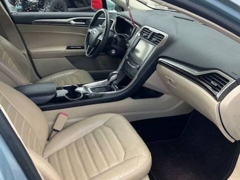 Used 2014 Ford Fusion SE w/ Equipment Group 502A FWD image 2