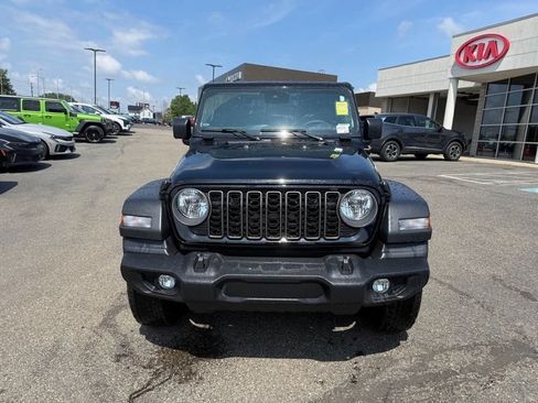 Used 2025 Jeep Wrangler Sport AWD/4WD image 2