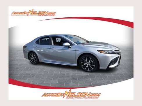 Used 2024 Toyota Camry SE w/ Cold Weather Package AWD/4WD image 1