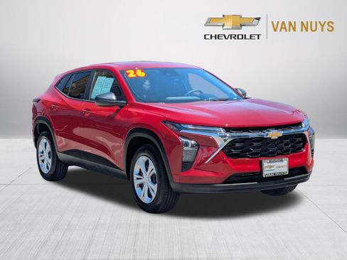 Used 2026 Chevrolet Trax LS FWD image 3