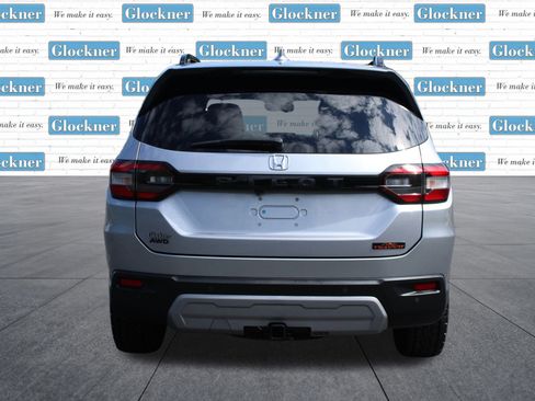 Used 2025 Honda Pilot TrailSport image 7
