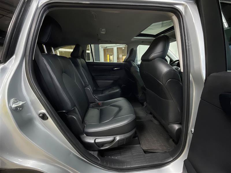 Used 2023 Toyota Highlander XLE FWD image 29