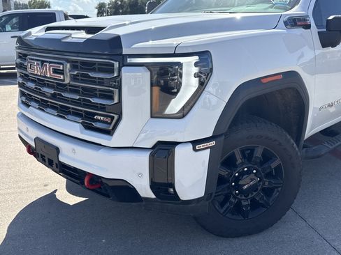 Used 2025 GMC Sierra 2500 AT4 AWD/4WD image 2