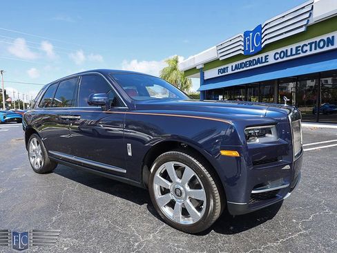 Used 2023 Rolls-Royce Cullinan w/ Cullinan Package image 9
