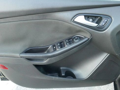 Used 2016 Ford Focus SE w/ Equipment Group 201A image 11