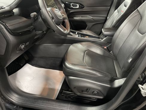 Used 2024 Jeep Compass Trailhawk w/ Trailhawk Elite Group image 9