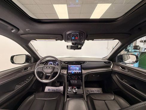 Used 2024 Jeep Grand Cherokee Limited w/ Luxury Tech Group II image 12