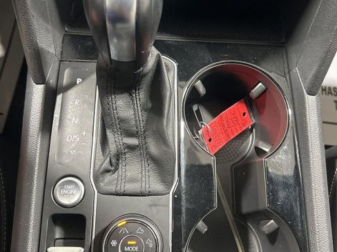 Used 2020 Volkswagen Atlas Cross Sport SEL image 31