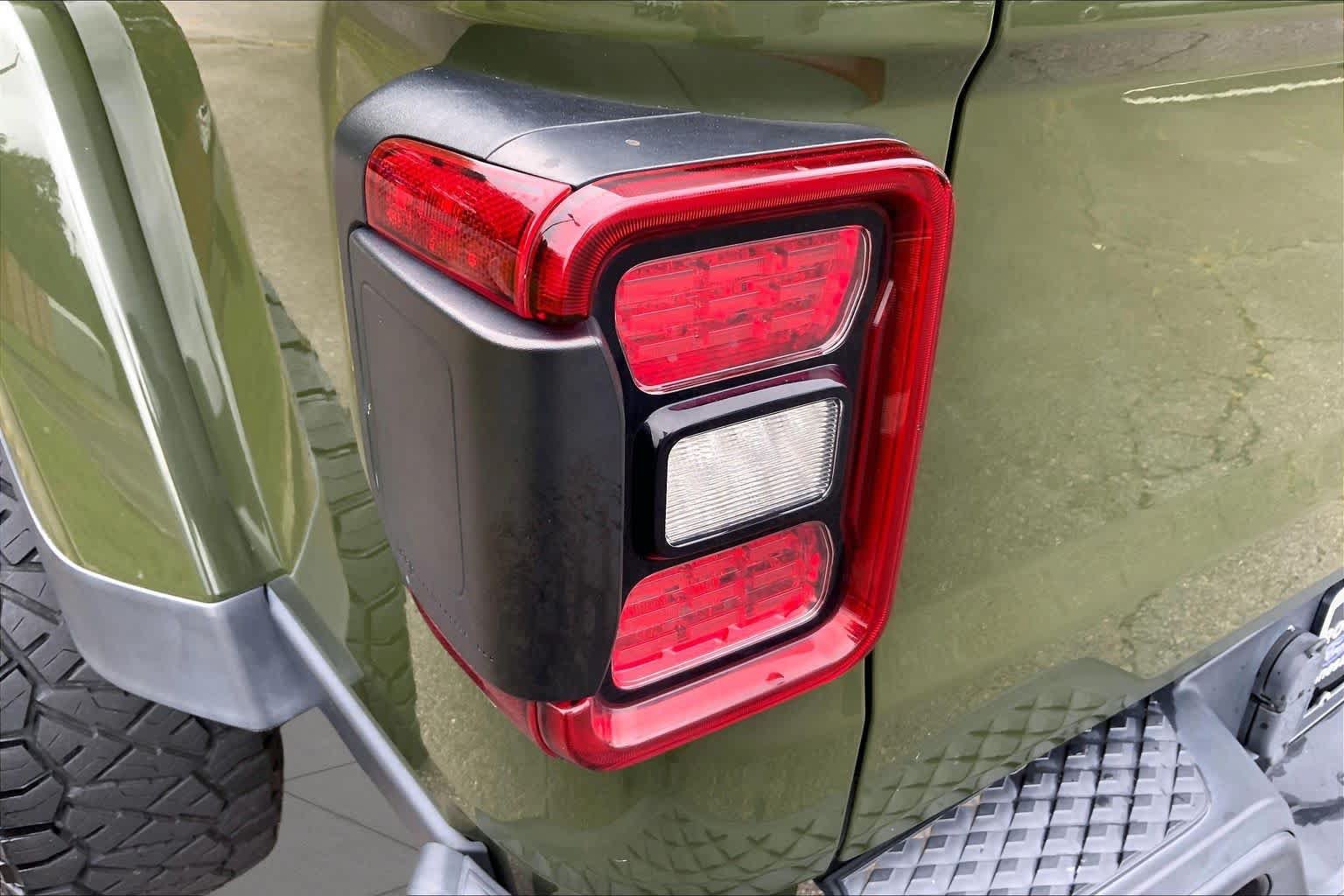 Used 2021 Jeep Gladiator Mojave AWD/4WD image 27