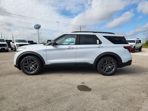 New 2026 Ford Explorer ST-Line RWD image 3