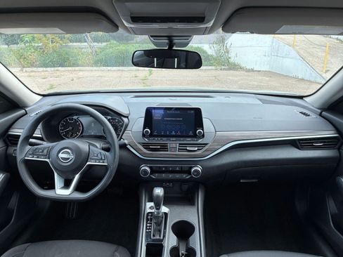 Used 2025 Nissan Altima 2.5 SV image 33