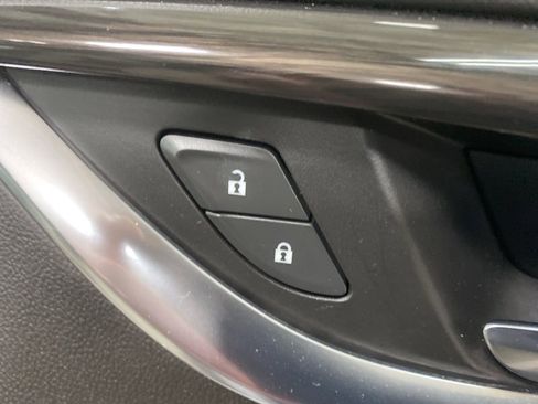 Used 2023 Buick Enclave Essence w/ LPO, Floor Liner Package AWD/4WD image 21