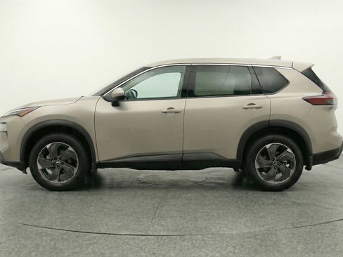 Used 2025 Nissan Rogue SV image 5