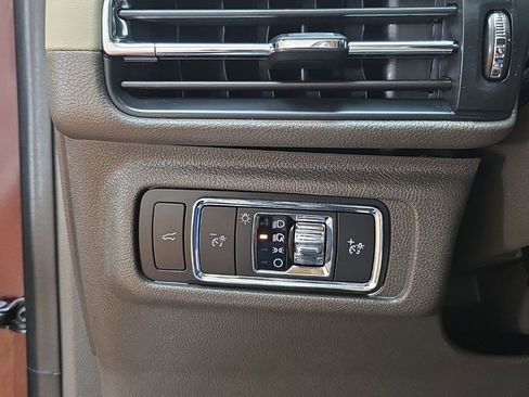 Used 2020 Lincoln Corsair FWD w/ Premium Package image 27