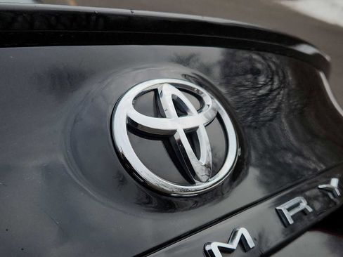 Used 2023 Toyota Camry SE image 29