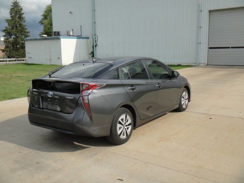 Used 2017 Toyota Prius Four Touring image 6