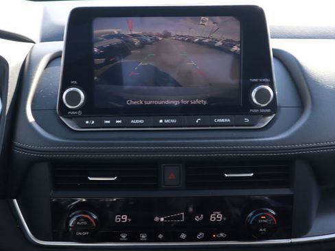 Used 2024 Nissan Rogue SV image 15