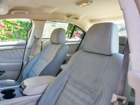 Used 2013 Ford Taurus SE image 17