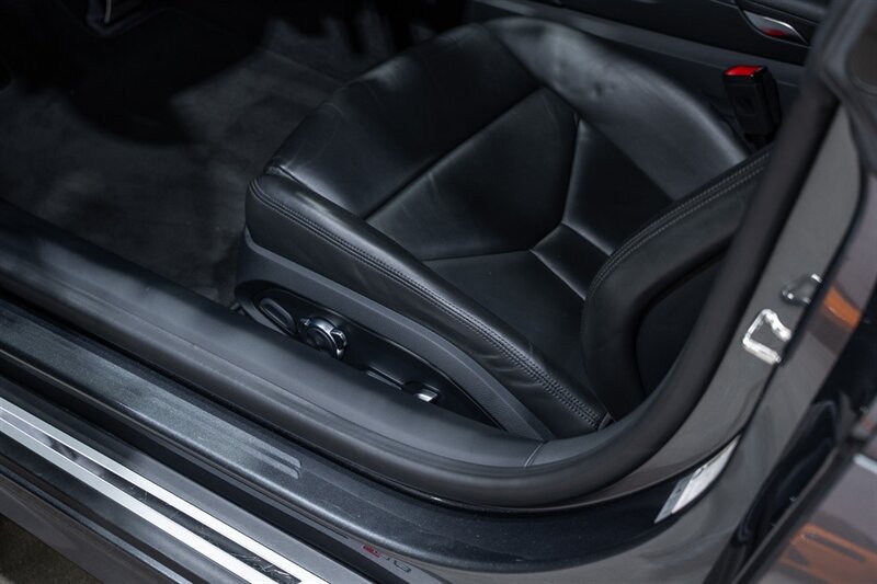 Used 2018 Audi R8 V10 RWD image 25