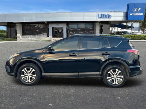 Used 2018 Toyota RAV4 LE image 5