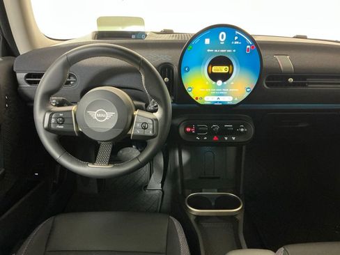 Certified 2025 MINI Cooper 2-Door Hardtop FWD image 9