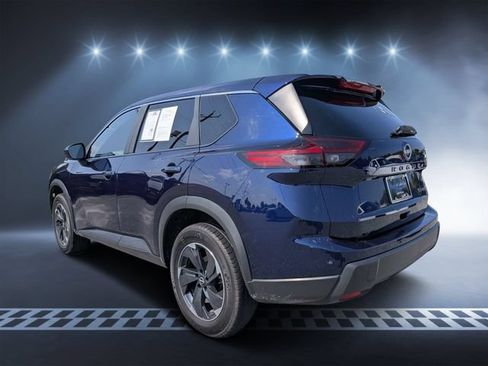 Used 2024 Nissan Rogue SV AWD/4WD image 5