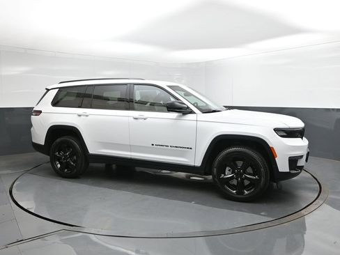 New 2025 Jeep Grand Cherokee L Limited w/ Black Appearance Package image 17