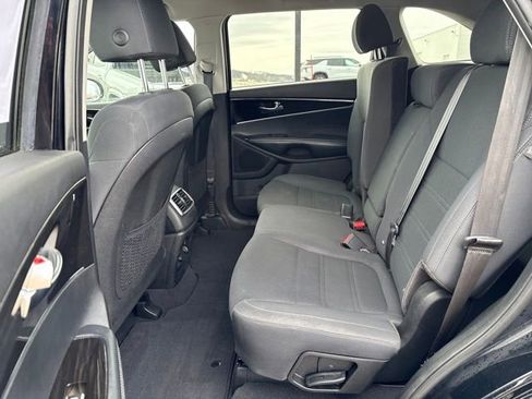 Used 2019 Kia Sorento AWD V6 image 20