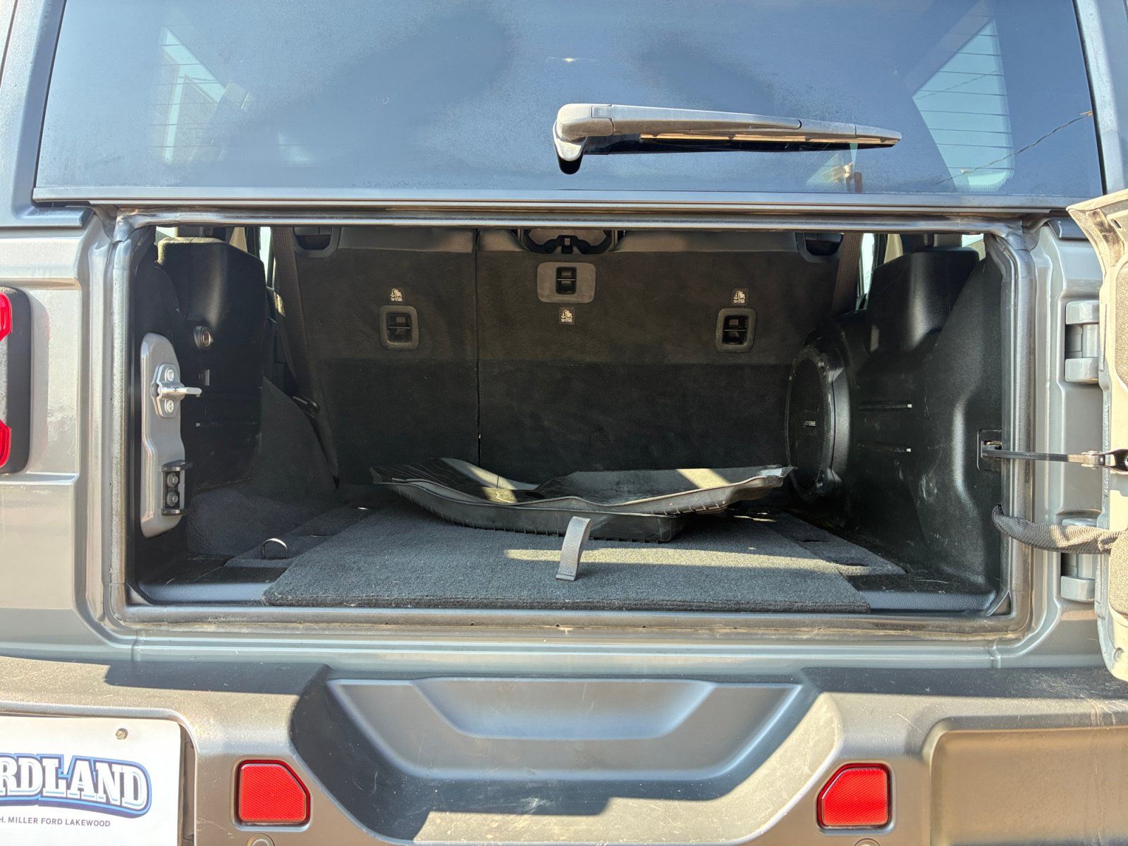 Used 2020 Jeep Wrangler Unlimited Sahara AWD/4WD image 32
