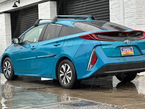 Used 2017 Toyota Prius Prime Advanced w/ Carpet Mat Package image 6