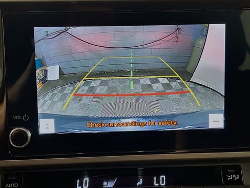 Used 2025 Toyota Camry SE w/ Convenience Package image 28