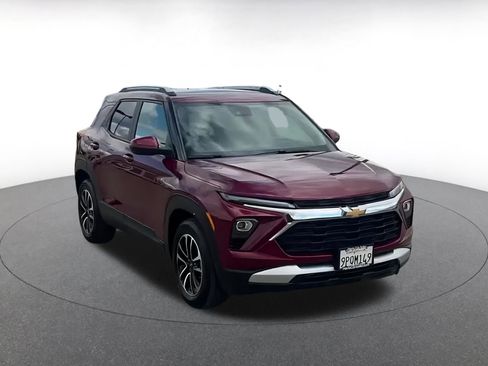 Used 2025 Chevrolet TrailBlazer LT image 3