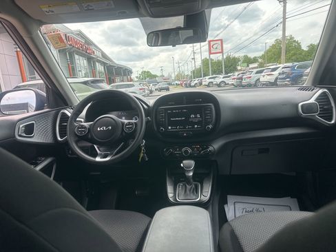 Used 2023 Kia Soul LX w/ Option Group 015 FWD image 11
