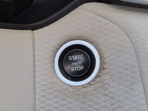 Used 2019 Land Rover Range Rover Velar S AWD/4WD image 27