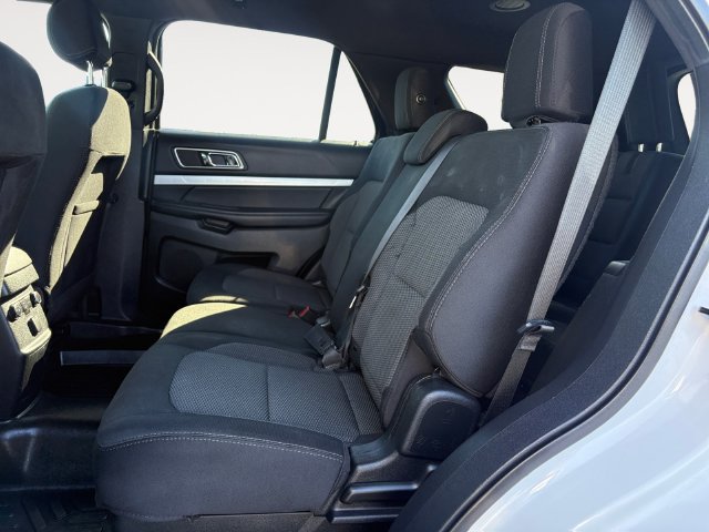 Used 2017 Ford Explorer XLT w/ Equipment Group 201A AWD/4WD image 13