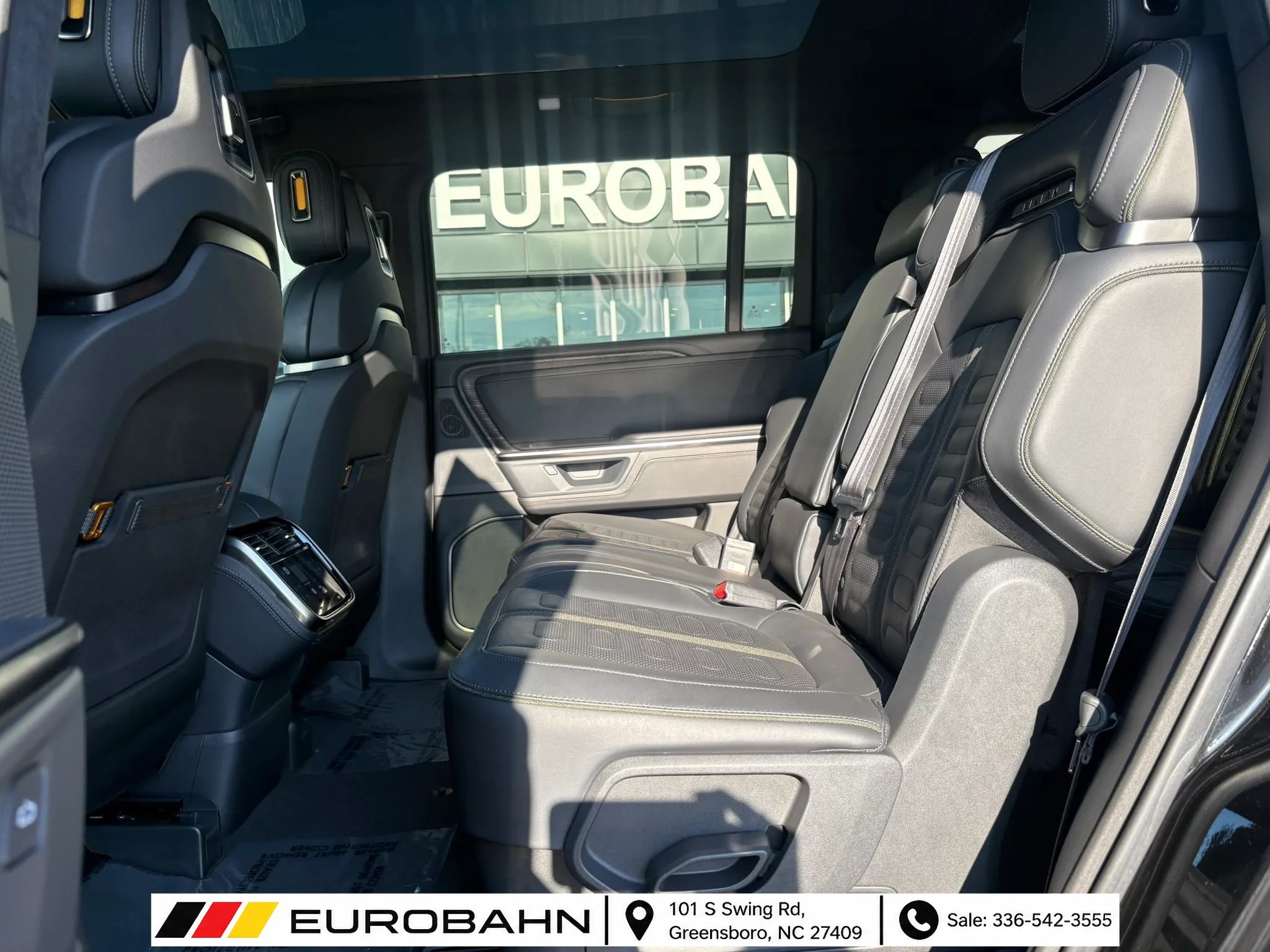 Used 2025 Rivian R1S Adventure Dual AWD/4WD image 10