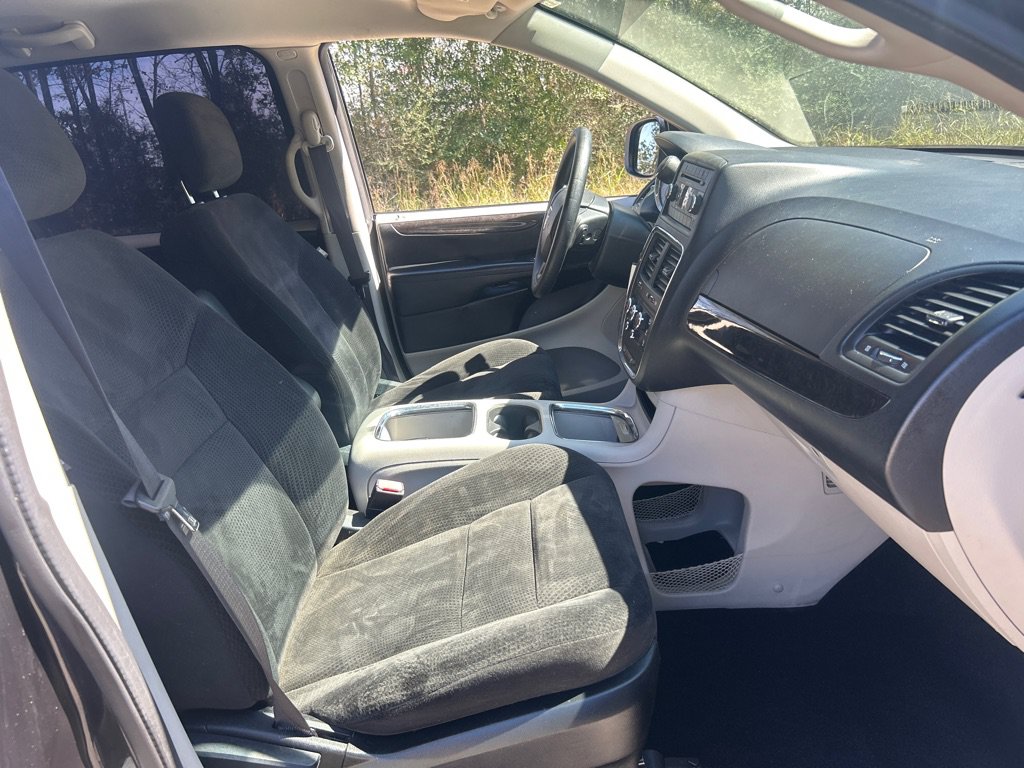 Used 2016 Dodge Grand Caravan SXT FWD image 18