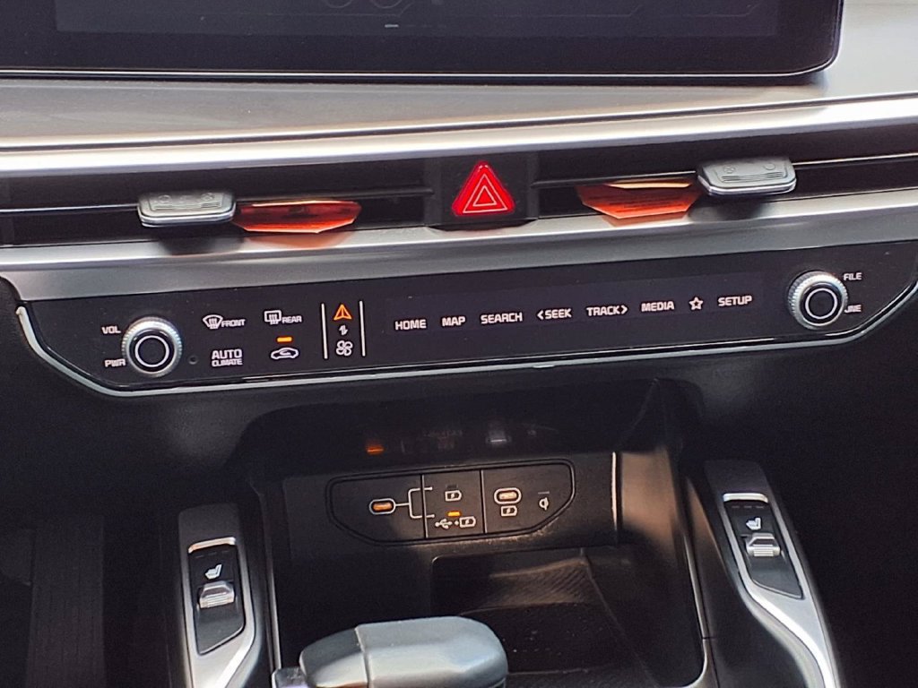 Certified 2025 Kia Sorento S FWD image 16
