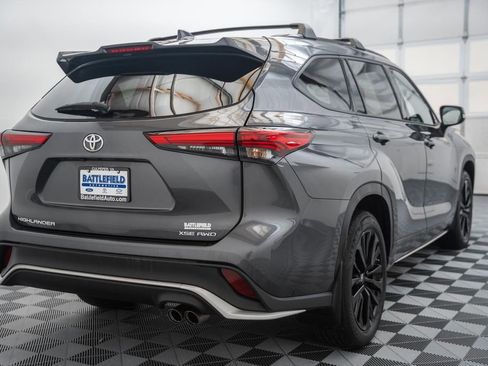 Used 2023 Toyota Highlander XSE AWD/4WD image 5
