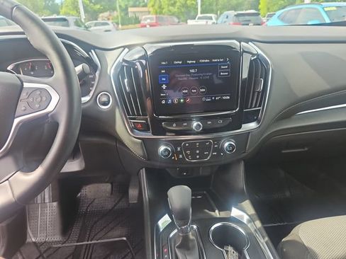 Used 2023 Chevrolet Traverse LT FWD image 18