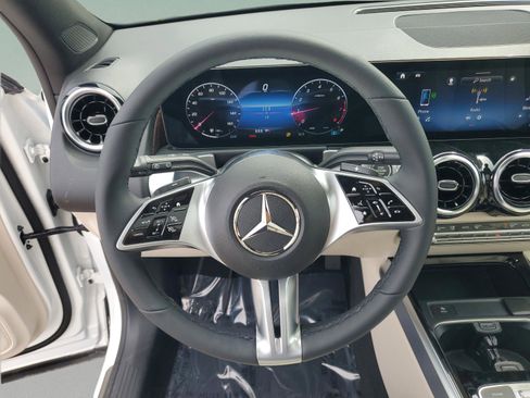 Used 2026 Mercedes-Benz GLB 250 image 25