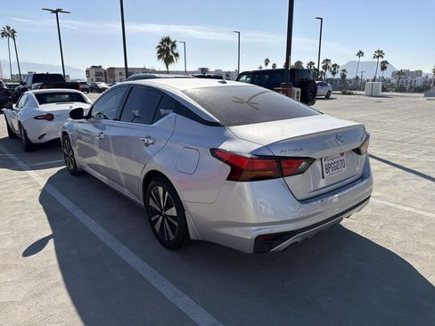 Used 2019 Nissan Altima 2.5 SV FWD image 18