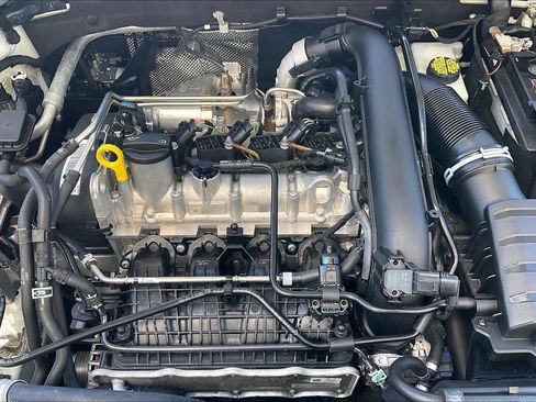 Certified 2021 Volkswagen Golf 4-Door FWD image 32